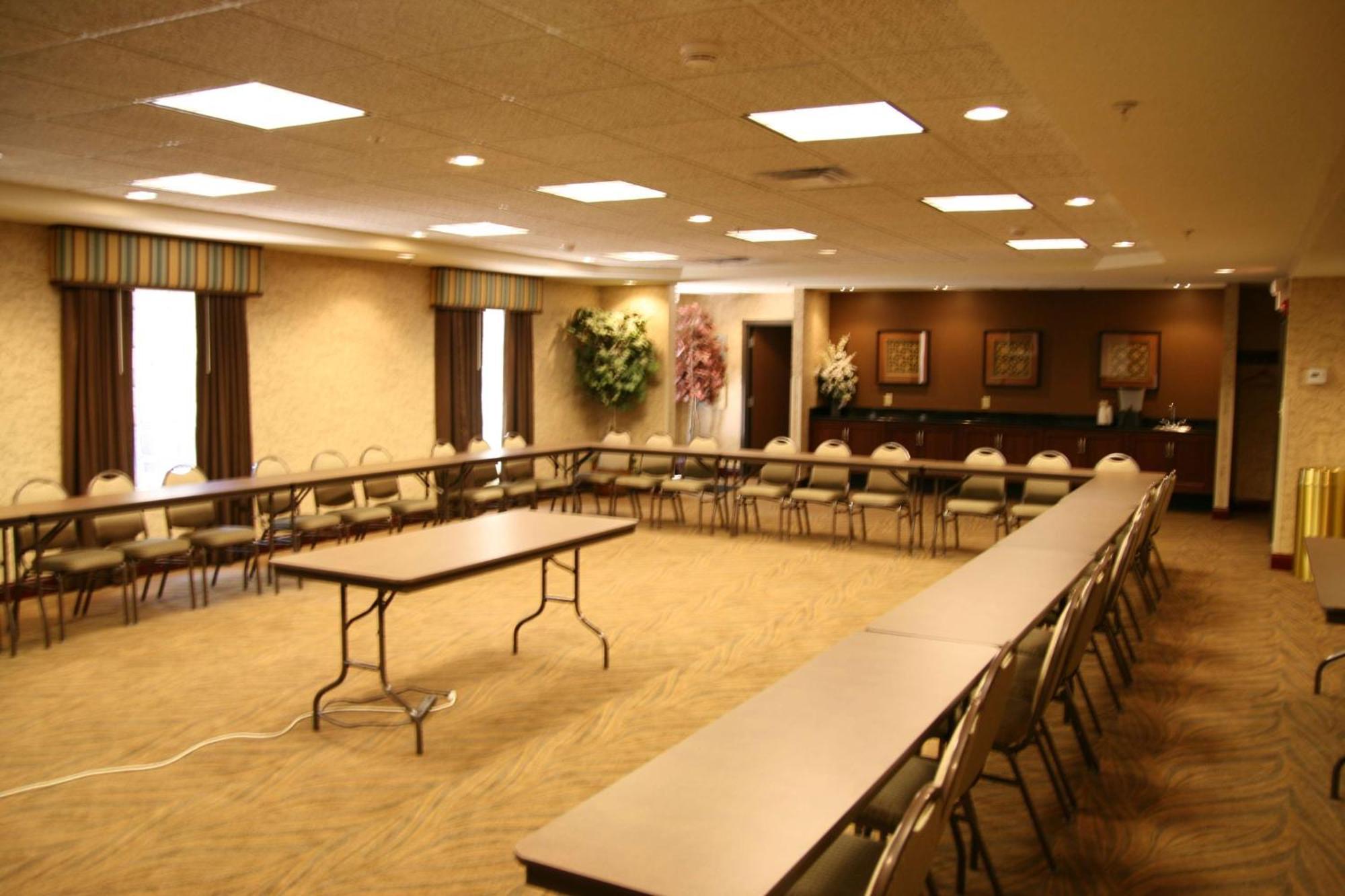 Hampton Inn Уорсо Экстерьер фото