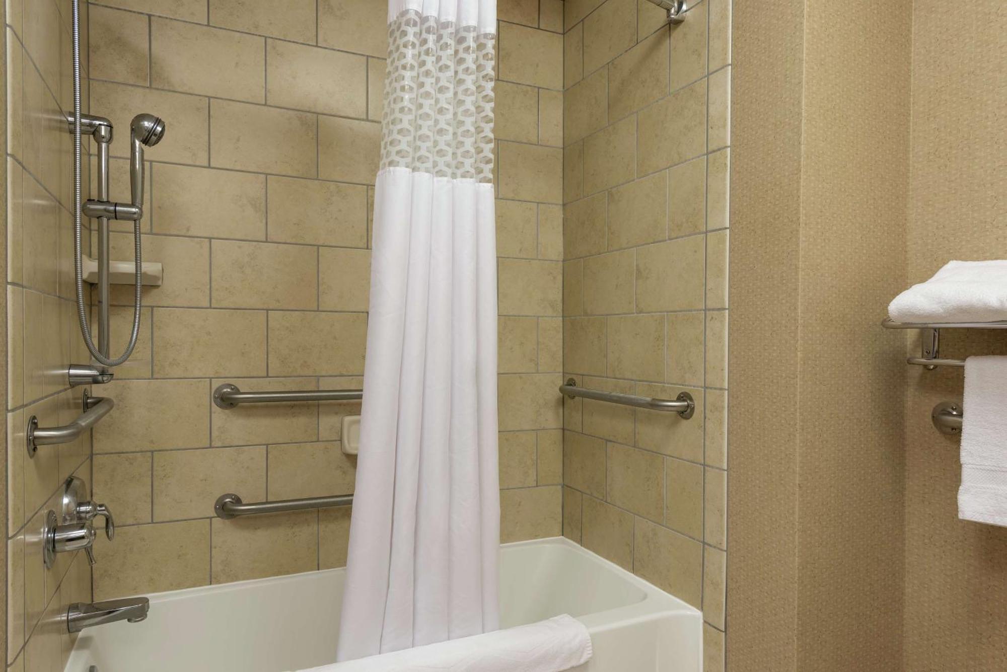 Hampton Inn Уорсо Экстерьер фото