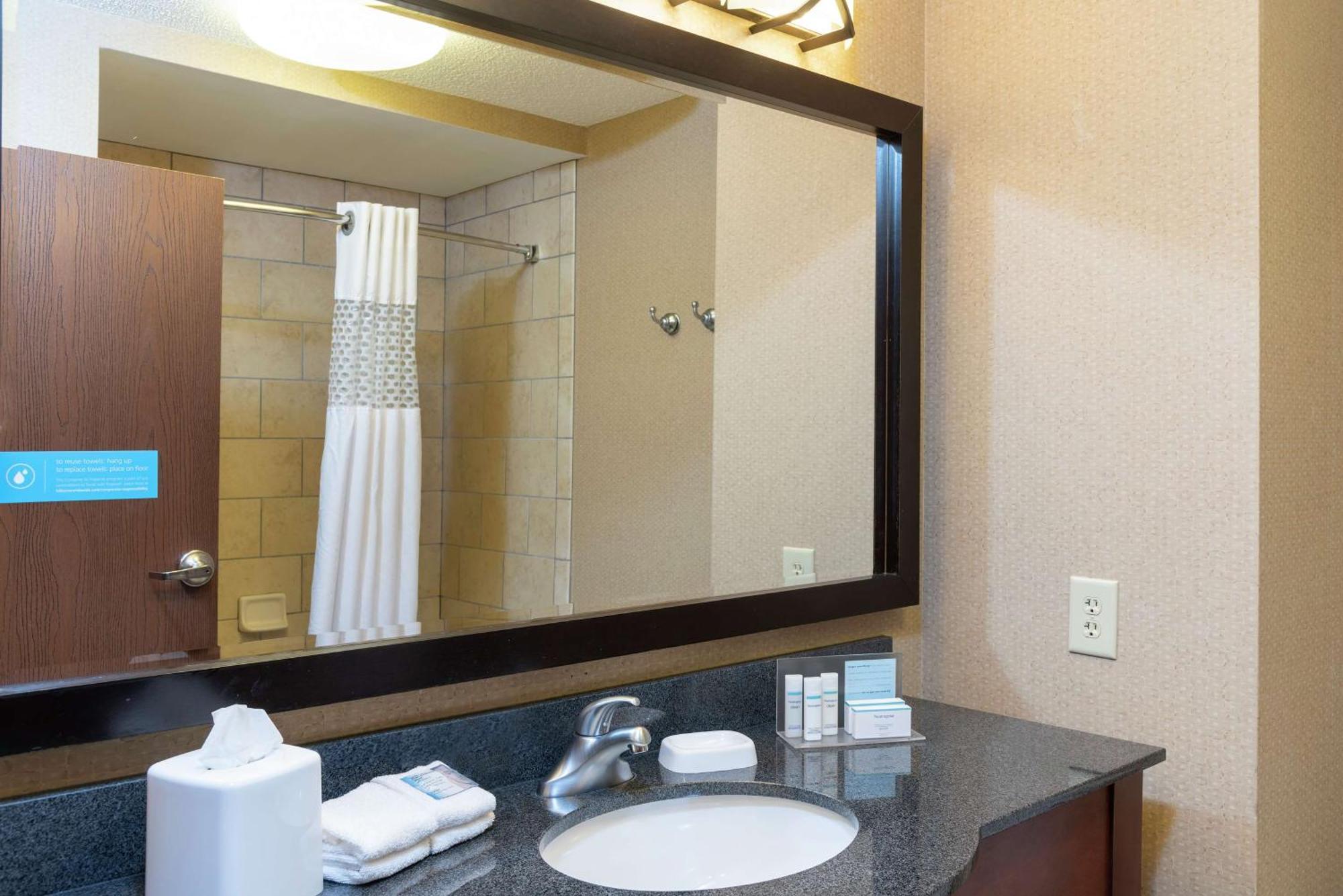 Hampton Inn Уорсо Экстерьер фото