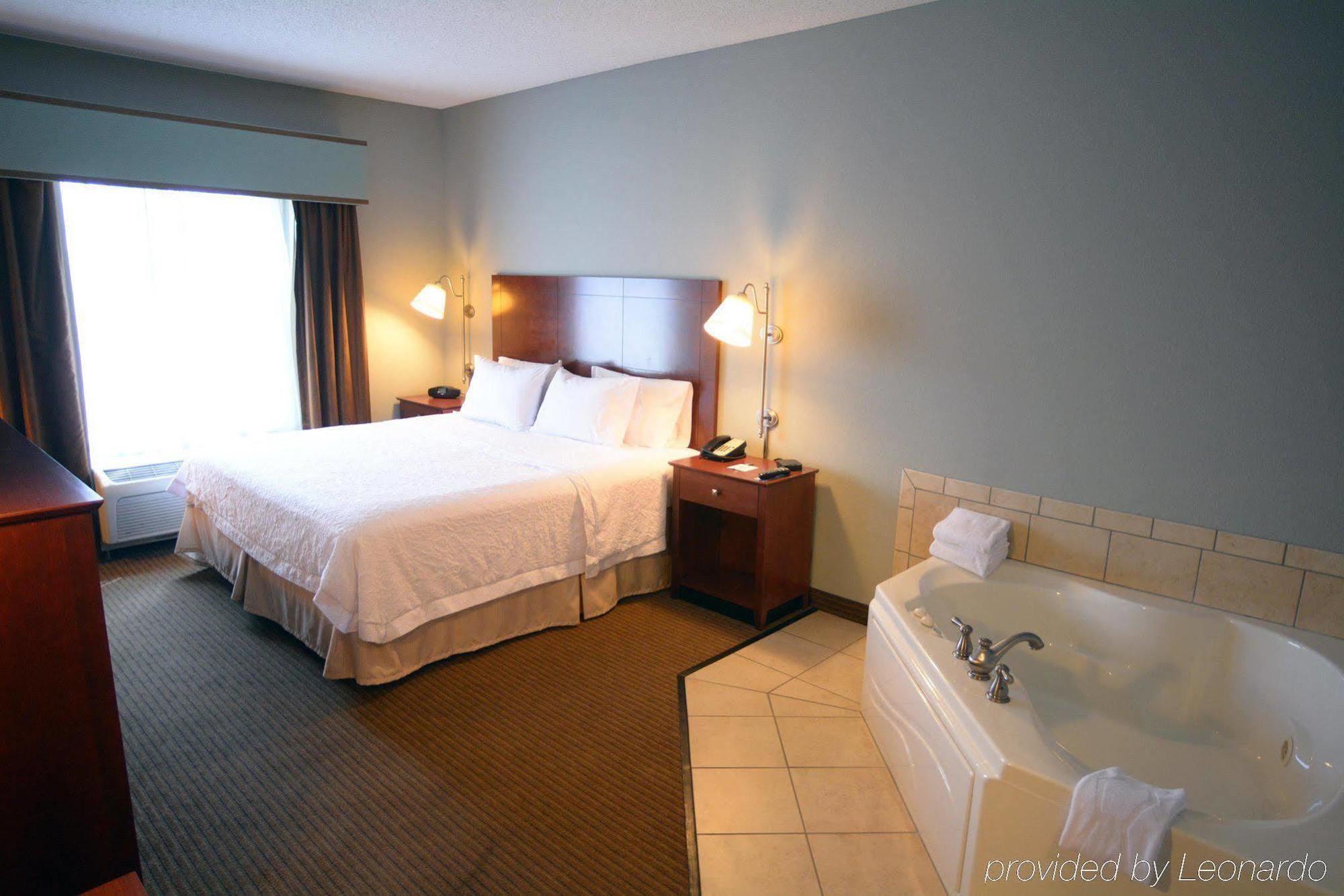 Hampton Inn Уорсо Экстерьер фото